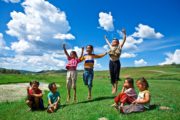 enfants sautent mongolie agence de voyages phileas frog paris 17