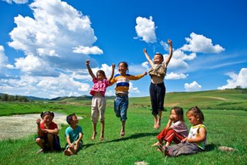 enfants sautent mongolie agence de voyages phileas frog paris 17